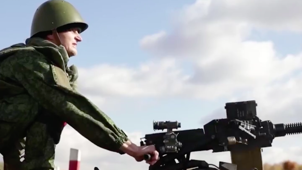 Танки, гранаты, огонь: опубликовано видео подготовки к боевым действиям мобилизованных новосибирцев