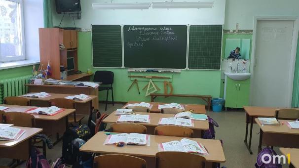 Двум омским учителям пришлось вернуть миллион, полученный за переезд в сельские школы
