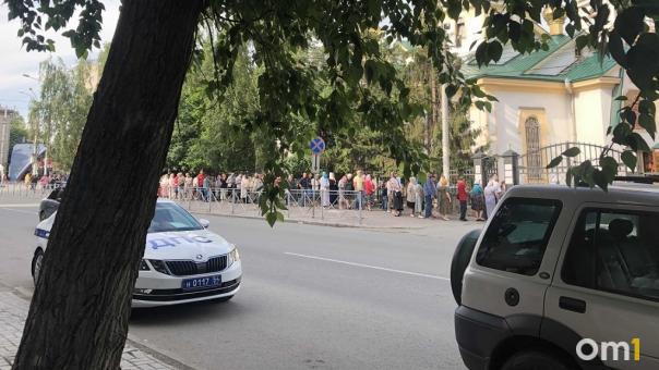 Новосибирцы выстроились в очередь к мощам Сергия Радонежского