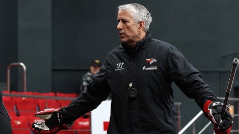 «Привет, Омск!»: в город вернулся тренер Боб Хартли