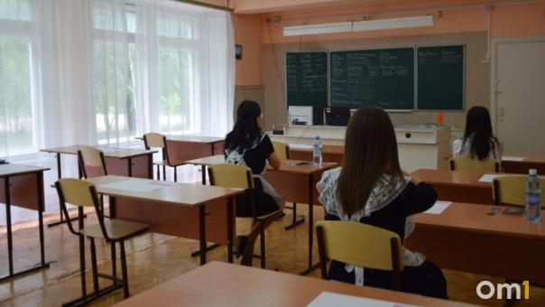 Омским выпускникам уже в этом году начнут вручать серебряные медали