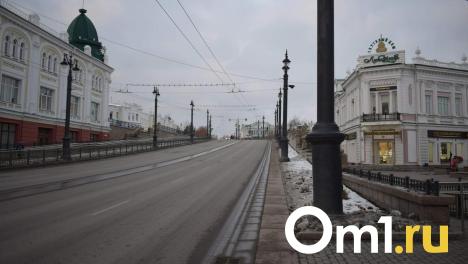 В Омске ищут мастера для ремонта башни с часами на Любинском