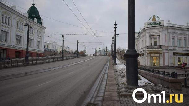 В Омске ищут мастера для ремонта башни с часами на Любинском