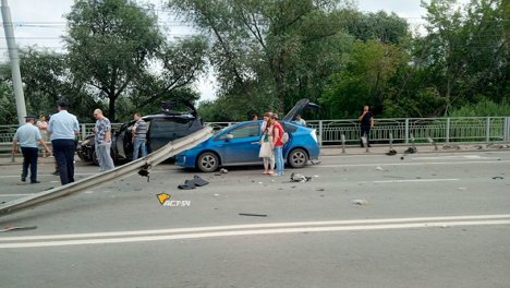 В Новосибирске на улице Ватутина из-за ДТП перекрыты три полосы