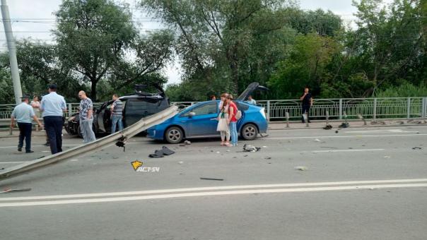 В Новосибирске на улице Ватутина из-за ДТП перекрыты три полосы