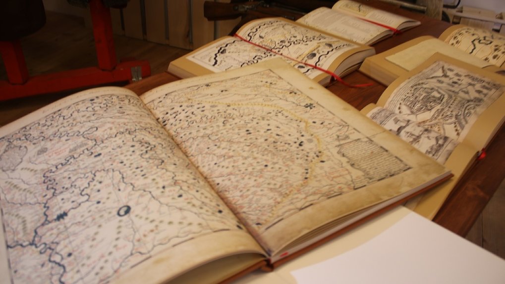 «Омская крепость» получила в дар копии «Чертёжной книги Сибири» XVIII века