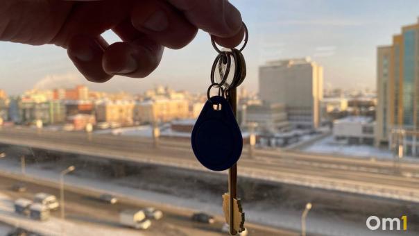 Омские сироты получили 90 жилищных сертификатов с начала года