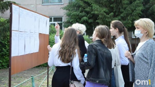 Омичам назвали топ-10 школ, чьи ученики поступают в лучшие вузы страны