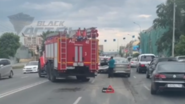 ДТП с участием трёх иномарок произошло на улице Большевистской в Новосибирске