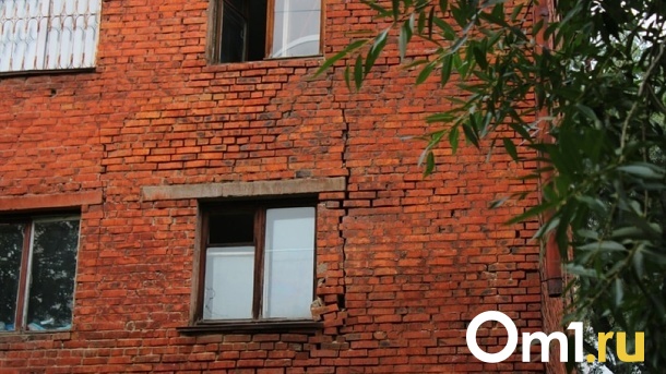 Прокуратура требует отремонтировать ещё одну омскую пятиэтажку, которая может рухнуть