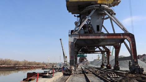 Константин Кочанов: «Единая Россия» поможет развитию трансграничных перевозок по Иртышу