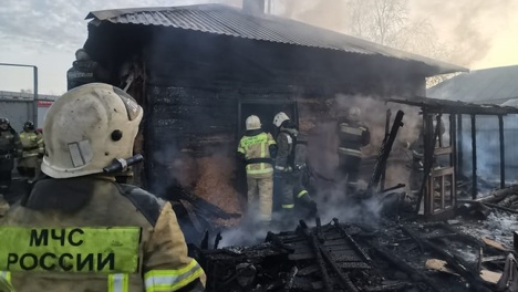 В МЧС сообщили поздно. У омичей сгорели дом и баня