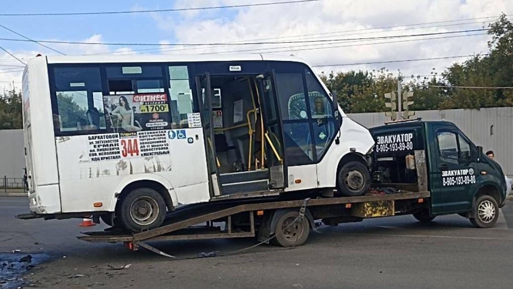 В Минздраве рассказали о состоянии омичей, пострадавших в ДТП с маршруткой