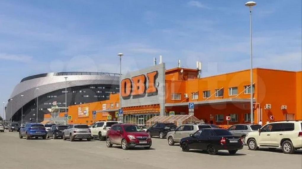 Здание бывшего гипермаркета OBI в Омске снова пытаются продать