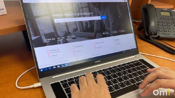 Почти все омичи выбирают потенциальную работу по отзывам сотрудников