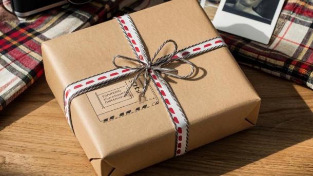 «Взятку» в миллион долларов нашла в посылке с Wildberries жительница Новосибирска