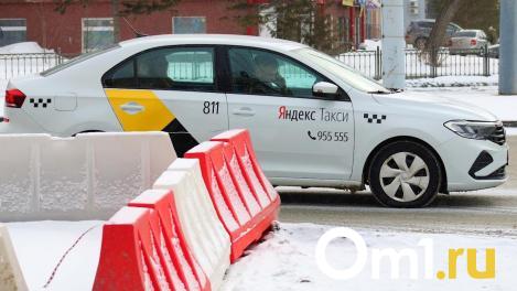 «Вот сейчас я везу вас за 89 рублей»: омские таксисты жалуются на низкую стоимость поездок