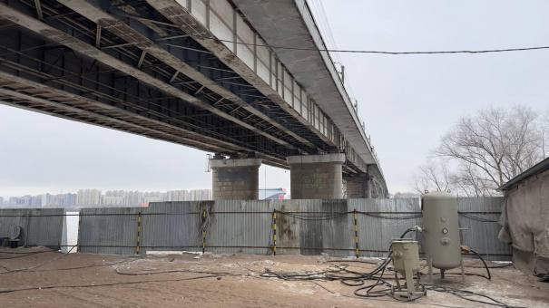 Капремонт продолжается: с моста у Телецентра снимут перила и тротуары