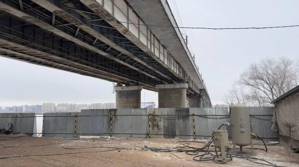 Капремонт продолжается: с моста у Телецентра снимут перила и тротуары