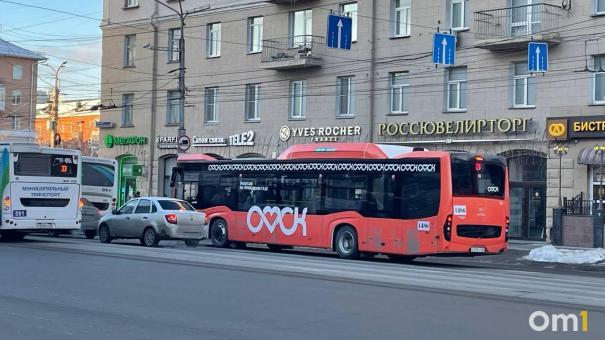 На омские улицы выйдут экологичные автобусы с двойными стёклами