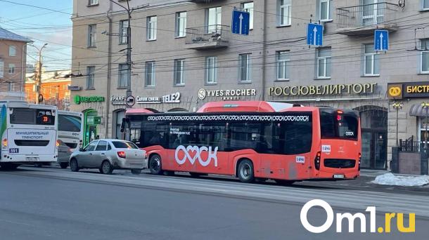 На омские улицы выйдут экологичные автобусы с двойными стёклами