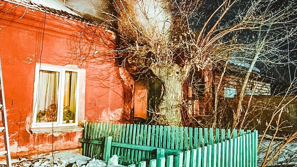 В Омске в сгоревшем бараке на 3-й Чередовой нашли тело мужчины