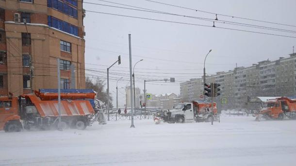 Мэрия Новосибирска мобилизует силы против снежной стихии
