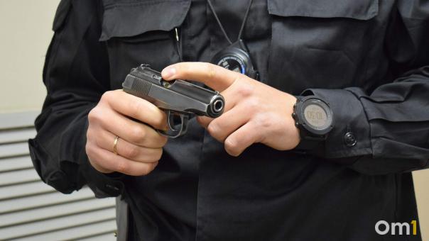 Омич открыл стрельбу по полицейским во время задержания. Есть раненый