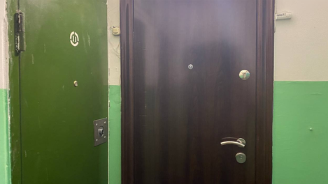 Новосибирец заперся с пятилетним ребёнком в квартире: родственники не могли попасть внутрь