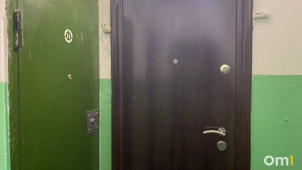 Новосибирец заперся с пятилетним ребёнком в квартире: родственники не могли попасть внутрь