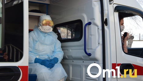 Омский Роспотребнадзор рассказал о специфических симптомах штамма коронавируса «омикрон»