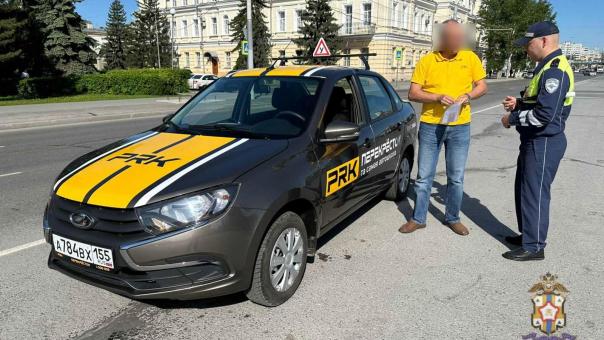 Инструкторы учили омичей водить на запретных улицах