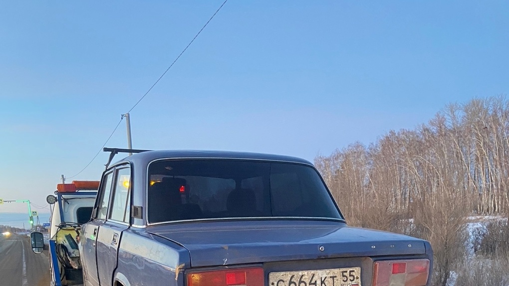 В Омске поймали школьника, который учился кататься на автомобиле по трассе