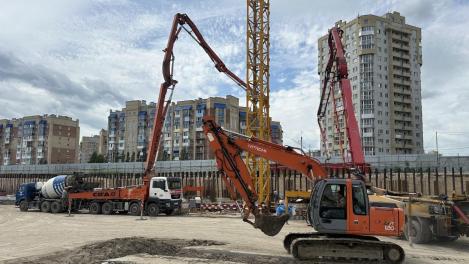 В новом омском микрорайоне освятили фундаменты будущих домов