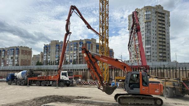 В новом омском микрорайоне освятили фундаменты будущих домов