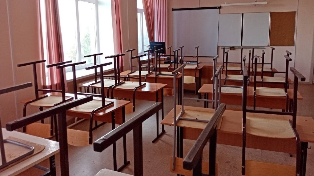 36 новосибирских школ проверили из-за сообщений о минировании