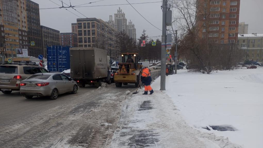 В Новосибирске за сутки вывезено почти пять тысяч кубометров снега