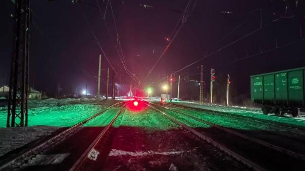 Мужчину, переходившего железную дорогу, насмерть сбил поезд под Новосибирском