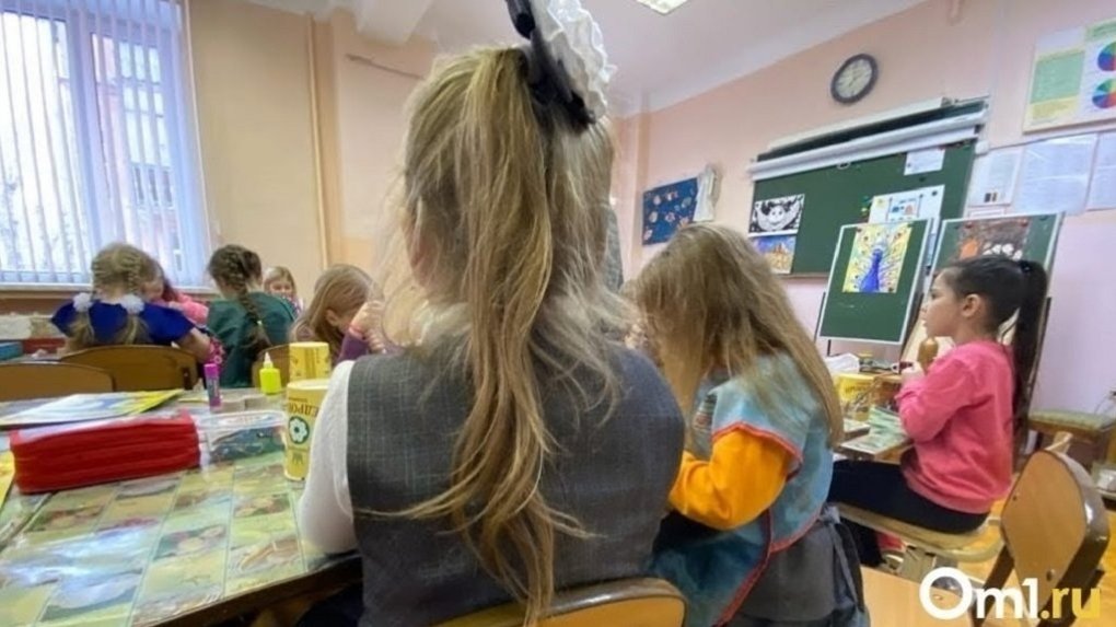 Покупку школьной формы за 20 тысяч рублей в гимназии 14 прокомментировали в новосибирском Минобре