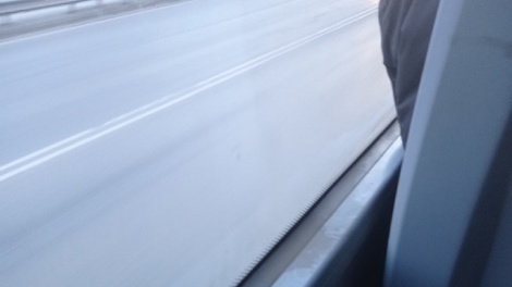«Страшно прикасаться»: Омичка пожаловалась на грязь в салоне автобуса