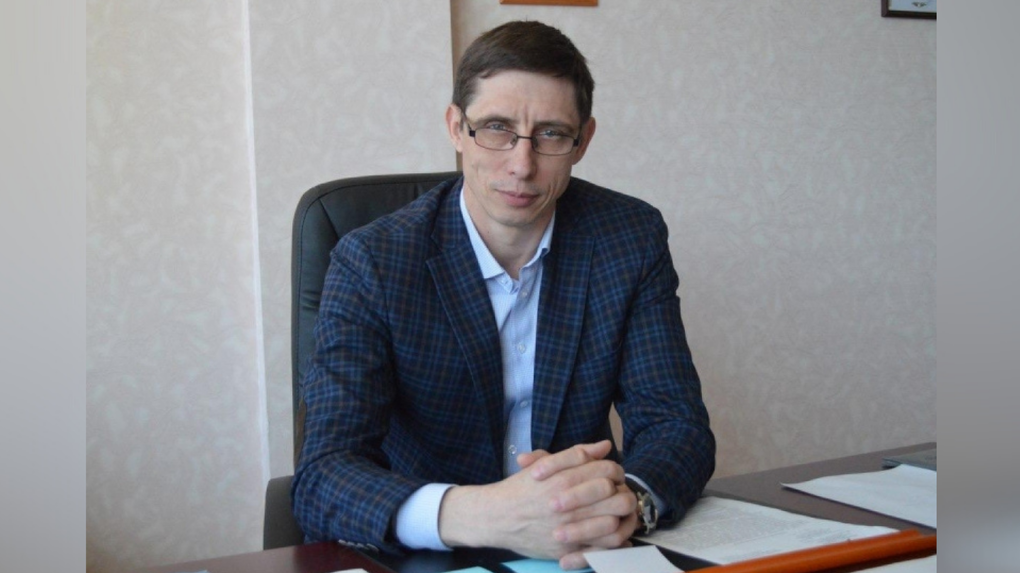 Официально: глава омского Депспорта Константин Мельников уходит в отставку