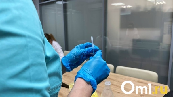 В Роспотребнадзоре объяснили, почему в Омской области не отменяют масочный режим