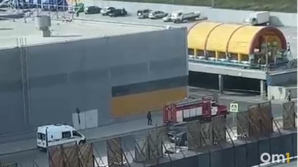В Новосибирске оцепили крупный гипермаркет из-за бесхозной коробки