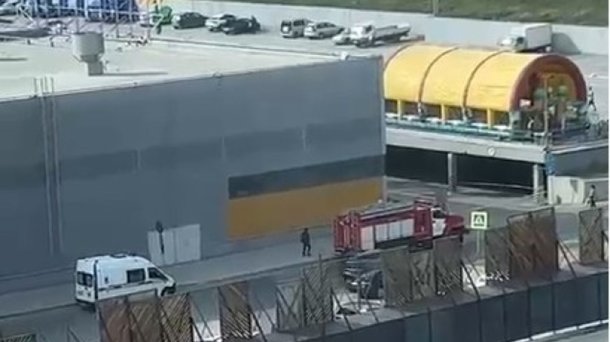 В Новосибирске оцепили крупный гипермаркет из-за бесхозной коробки