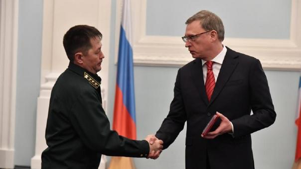 Александр Бурков перед Днём защитника Отечества наградил 26 омичей