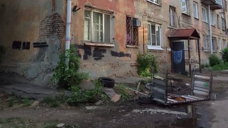 В многоквартирном доме в омских Нефтяниках обрушился балкон