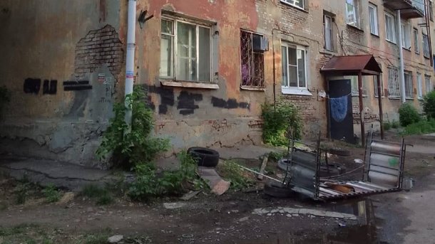 В многоквартирном доме в омских Нефтяниках обрушился балкон