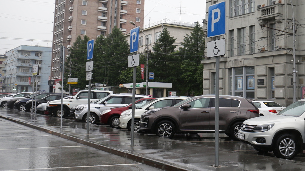 В Новосибирске запретят остановку автомобилей на площади Ленина, возле цирка и ГПНТБ