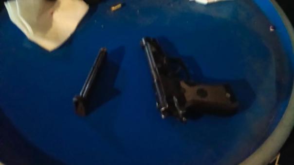 В кальянной Новосибирска двое мужчин угрожали посетителям пистолетом