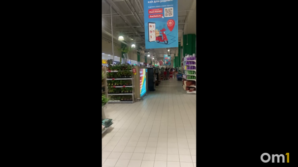 В Новосибирске «Ашан сити» работал при частично отключенном свете. ВИДЕО